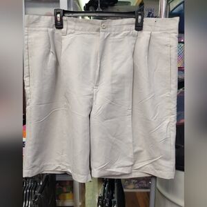 Clubhouse Collection W42 Khaki Cream Shorts 9.5" Inseam Preowned
